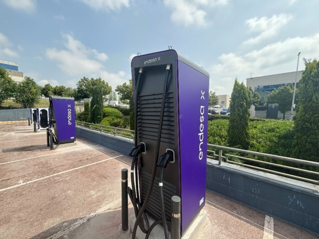 Archivo - Cargador para vehículos eléctricos.