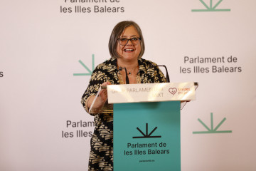 Archivo - La portavoz de Podemos en el Parlament balear, Cristina Gómez, durante una rueda de prensa.