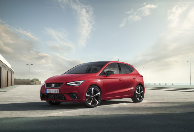 Archivo - La edad media de los coches de la marca SEAT que circulan en España es de 15 años, según Carfax.