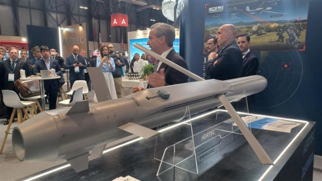 La bomba inteligente BAT presentada por Aertec en la Feria Internacional de Defensa y Seguridad de España (FEINDEF).