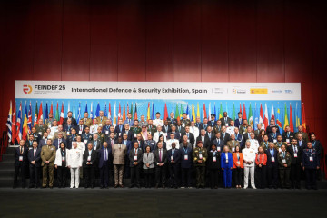 La ministra de Defensa, Margarita Robles, y el ministro de Industria y Turismo, Jordi Hereu,  durante el acto de apertura de la Feria Internacional de Defensa y Seguridad de España (FEINDEF), en IFEM