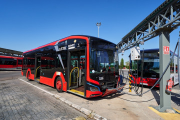 Archivo - Autobús de EMT València en imagen de archivo