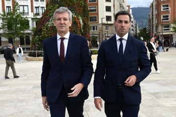 El lehendakari, Imanol Pradales, y el presidente de la Xunta de Galicia, Alfonso Rueda