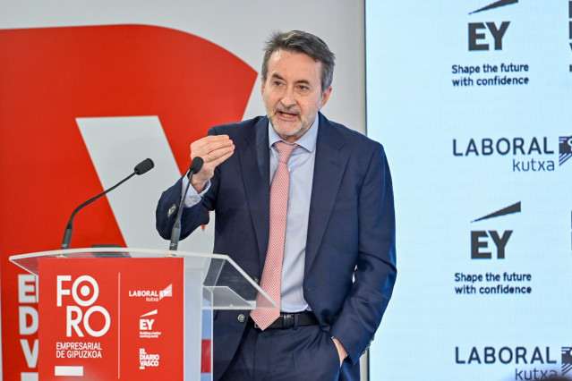 El consejero delegado de Repsol, Josu Jon Imaz, interviene durante el XVIII Foro Empresarial de Gipuzkoa, en DV Gunea, a 16 de mayo de 2025, en San Sebastián, Gipuzkoa, País Vasco (España)