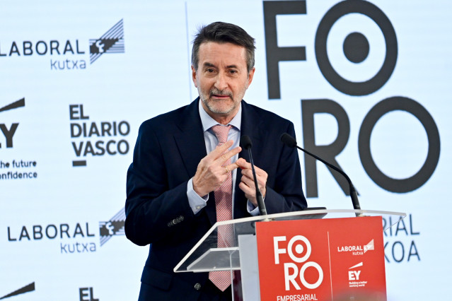 El consejero delegado de Repsol, Josu Jon Imaz, interviene durante el XVIII Foro Empresarial de Gipuzkoa, en DV Gunea, a 16 de mayo de 2025, en San Sebastián, Gipuzkoa, País Vasco (España).