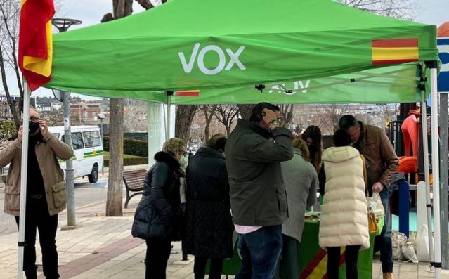 Archivo - Carpa de Vox instalada en Valladolid.