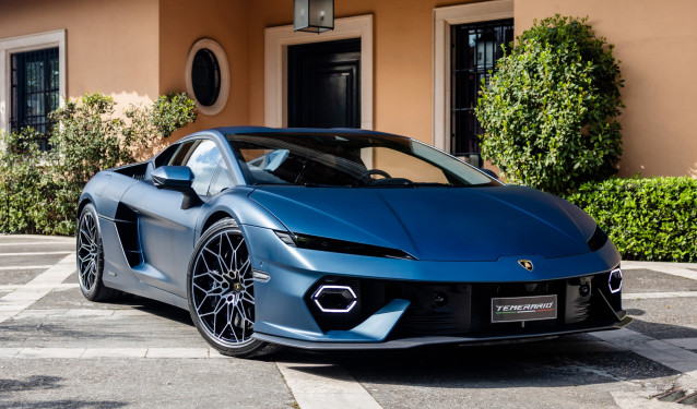 Archivo - Lamborghini presenta el 'Temerario HPEV' con motor V8 de hasta 920 CV de potencia en Madrid.