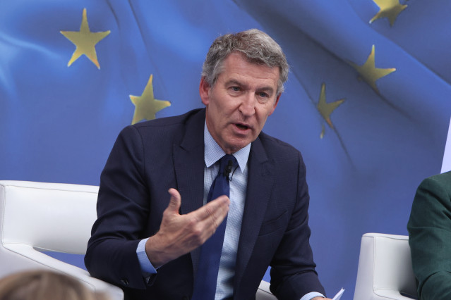 El presidente del PP, Alberto Núñez Feijóo, en un coloquio con motivo del Día de Europa.