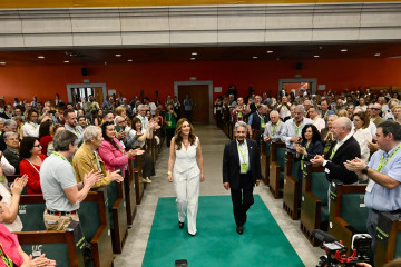 Paula Fernández y Miguel Ángel Revilla en la convención en la que ella se ha proclamado candidata electoral del PRC