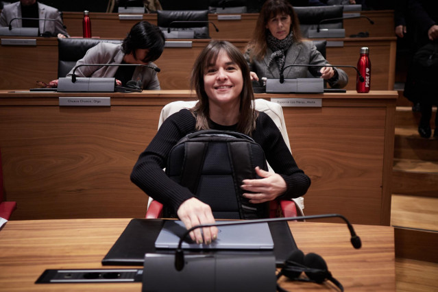 Archivo - La vicepresidenta tercera del Gobierno de Navarra y consejera de Vivienda, Juventud y Políticas Migratorias, Begoña Alfaro, en el Parlamento de Navarra.