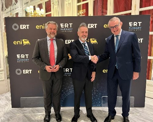 De izquierda a derecha: el  secretario general de la ERT, Anthony Gooch, el presidente de Telefónica, Marc Murtra, y el presidente de la ERT, Jean-François van Boxmeer