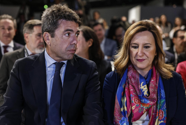 Archivo - El 'president' de la Generalitat valenciana, Carlos Mazón y la alcaldesa de València, María José Catalá, en una imagen de archivo