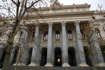 Archivo - Fachada del Palacio de la Bolsa de Madrid, a 23 de diciembre de 2022, en Madrid (España). El Ibex 35 ha iniciado la sesión con comportamiento plano (-0,04%), lo que ha llevado al selectivo