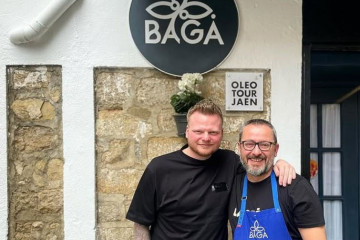 El chef de Bagá, Pedro Sánchez, y el danés Rasmus Munk del restaurante Alchemist, que vuelve a ser elegido el mejor restaurante de Europa en la lista OAD