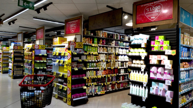 Archivo - Imagen de un supermercado