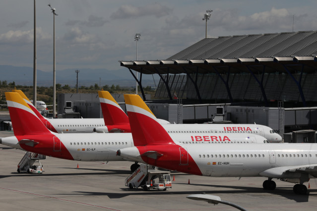 Archivo - Varios aviones de Iberia aparcados en el Aeropuerto de Madrid-Barajas Adolfo Suárez,, en Madrid (España).