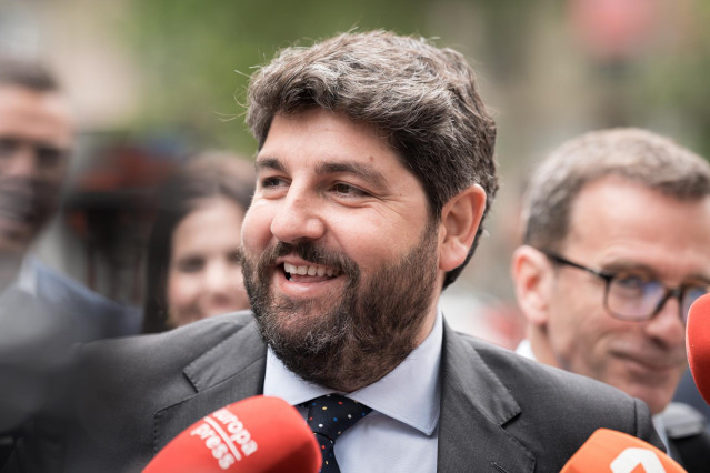 El presidente de la Región de Murcia, Fernando López Miras,  a su llegada a la reunión de la Junta Directiva Nacional del Partido Popular (PP) en la sede de calle Génova, a 19 de mayo de 2025, en Madrid (España).