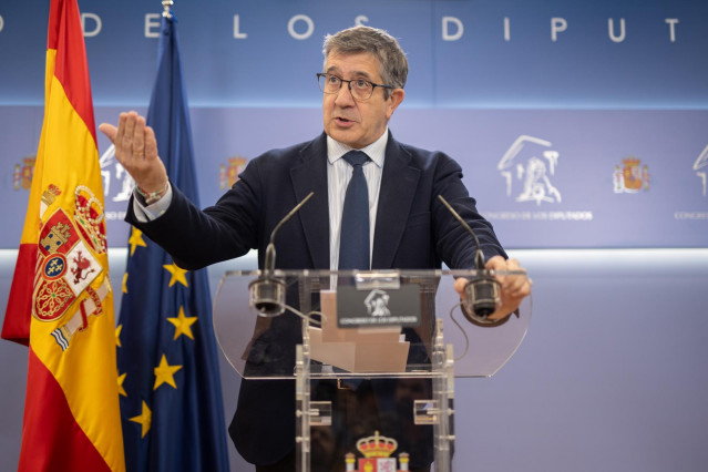 El portavoz del PSOE en el Congreso, Patxi López, durante una rueda de prensa posterior a la Junta de Portavoces, en el Congreso de los Diputados, a 20 de mayo de 2025, en Madrid (España).
