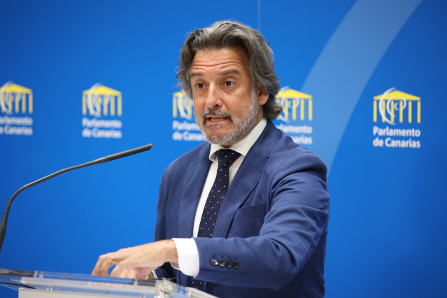 El vicepresidente segundo del Parlamento de Canarias y ex presidente del mismo, Gustavo Matos, comparece en el Parlamento de Canarias