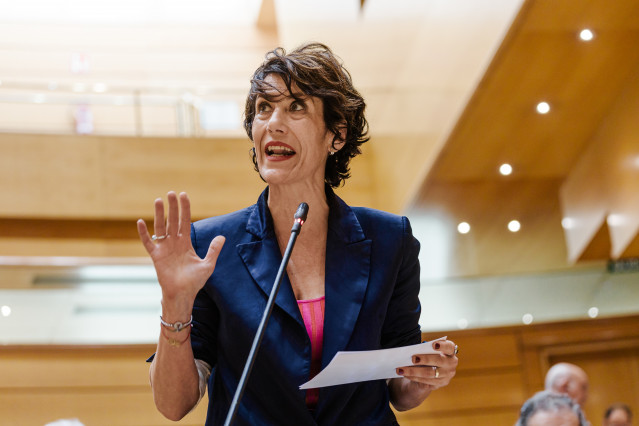La ministra de Inclusión, Seguridad Social y Migraciones, Elma Saiz, durante una sesión de control al Gobierno, en el Senado, a 20 de mayo de 2025, en Madrid (España).