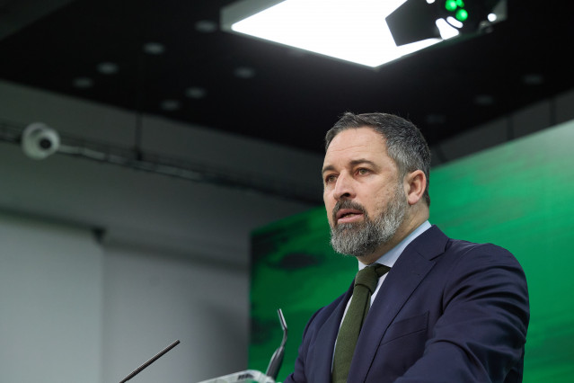 Archivo - El líder de VOX, Santiago Abascal, durante una rueda de prensa en la sede del partido.