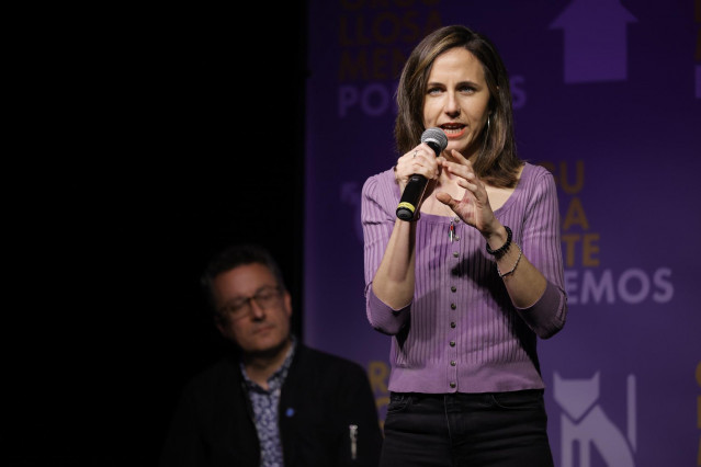 Archivo - La secretaria general de Podemos, Ione Belarra, interviene durante un acto de Podemos, en el espacio social y cultural Nau Bostik, a 9 de abril de 2025, en Barcelona, Cataluña (España).