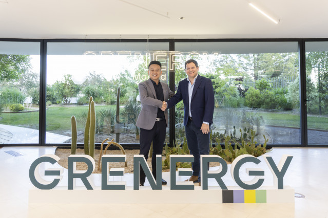 Yin Xiaoqiang, director general de BYD Energy Storage, y David Ruiz de Andrés, CEO de Grenergy