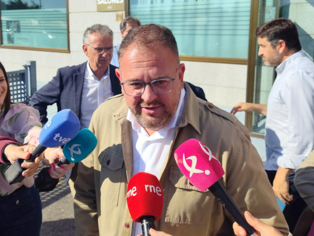 El alcalde de Mérida, Antonio Rodríguez Osuna, atiende a los medios de comunicación.