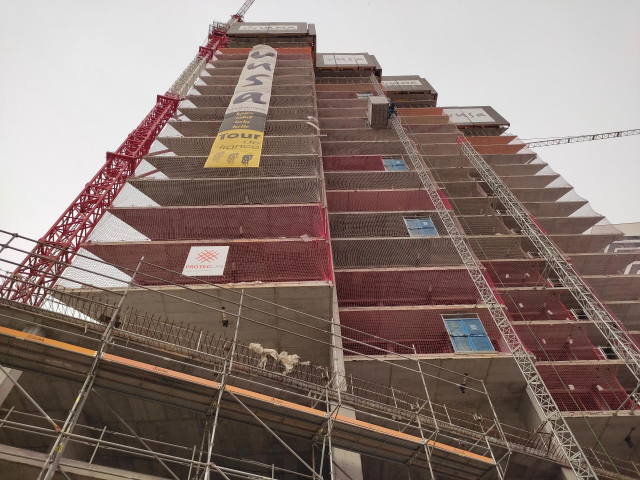 Archivo - Imagen de archivo de un edificio en construcción.