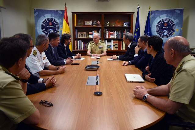 Firma acuerdo Ministerio de Defensa e Indra en las instalaciones del Centro de Sistemas y Tecnologías de la Información y las Comunicaciones del Ministerio de Defensa (CESTIC), en Madrid