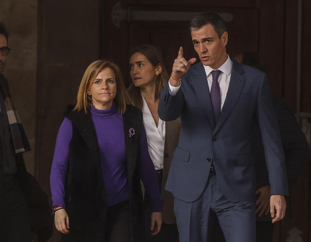 Archivo - La delegada del Gobierno en Valencia, Pilar Bernabé y el presidente del Gobierno, Pedro Sánchez, en imagen de archivo.