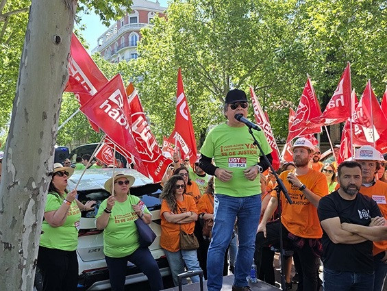 UGT y CCOO se concentran para pedir la jubilación anticipada en la construcción