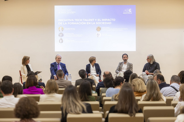 La Asociación Española de Empresas de Consultoría (AEC) ha presentado 'Tech Talent AEC', una nueva oferta formativa para impulsar la formación en tecnología en toda España.