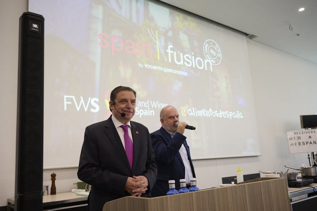 El ministro de Agricultura, Pesca y Alimentación, Luis Planas, en el pabellón de España en la 'Exposición Universal de Osaka 2025'