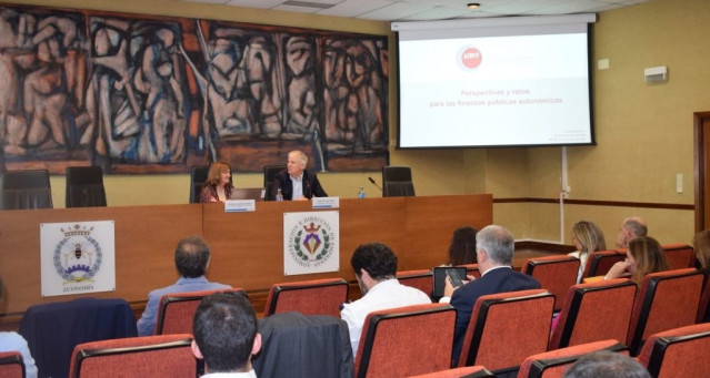 Cristina Herrero clausura las XII Jornadas sobre las finanzas autonómicas organizadas por la Red de Investigadores en Financiación autonómica y Descentralización financiera en España (RIFDE).