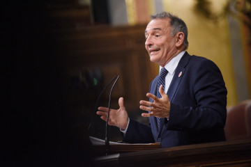El secretario general del Partido Comunista de España, Enrique Santiago, durante el pleno en el Congreso de los Diputados, a 21 de mayo de 2025, en Madrid (España).
