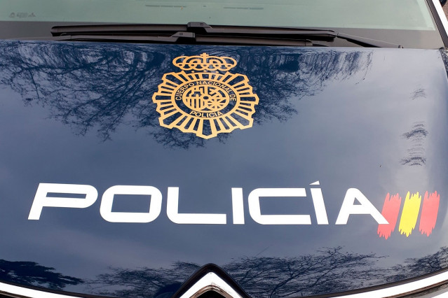 Archivo - Un coche patrulla de la Policia Nacional