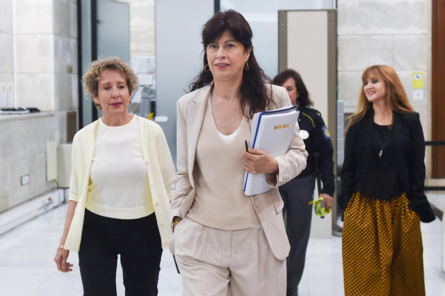 La ministra de Igualdad, Ana Redondo (2i), la secretaria de Estado de Igualdad y para la Erradicación de la Violencia contra las Mujeres, Aina Calvo (i), llegan al comité de crisis institucional tras los asesinatos machistas de marzo, con cinco víctimas,