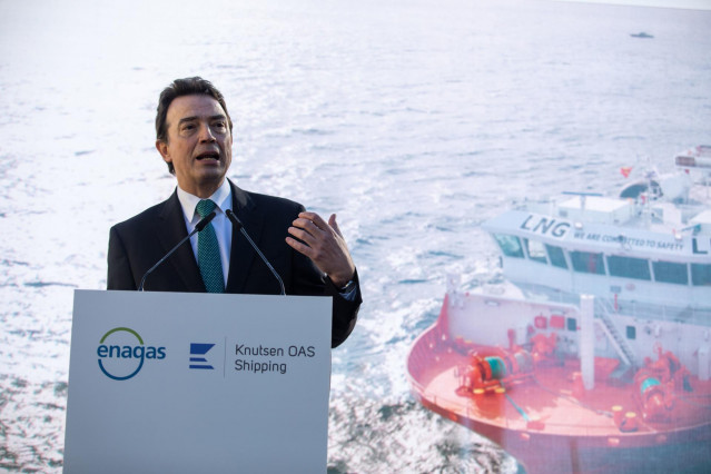 Archivo - El consejero delegado de Enagás, Arturo Gonzalo, interviene durante la presentación del primer barco de bunkering de gas natural licuado (GNL), en la planta de regasificación de Enagás del Puerto de Barcelona, a 2 de febrero de 2023, en Barcelon