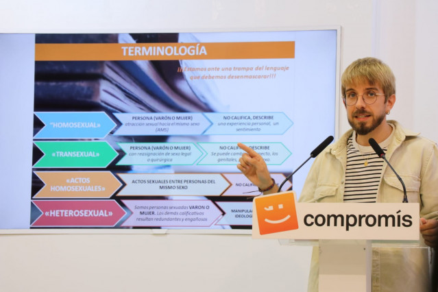 Archivo - El diputado de Compromís Francesc Roig comparece en rueda de prensa