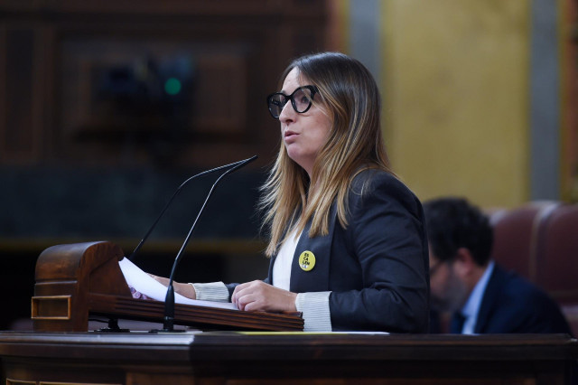 Archivo - La diputada de ERC Etna Estrems interviene durante un pleno en el Congreso de los Diputados, a 29 de octubre de 2024, en Madrid (España).