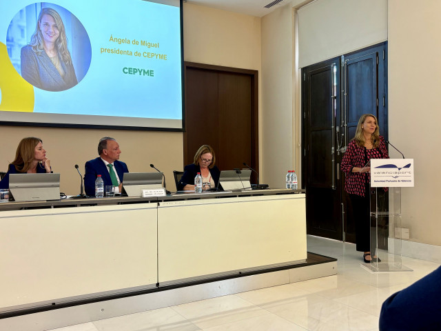 La nueva presidenta de Cepyme, Ángela de Miguel, en la junta directiva de la CEV