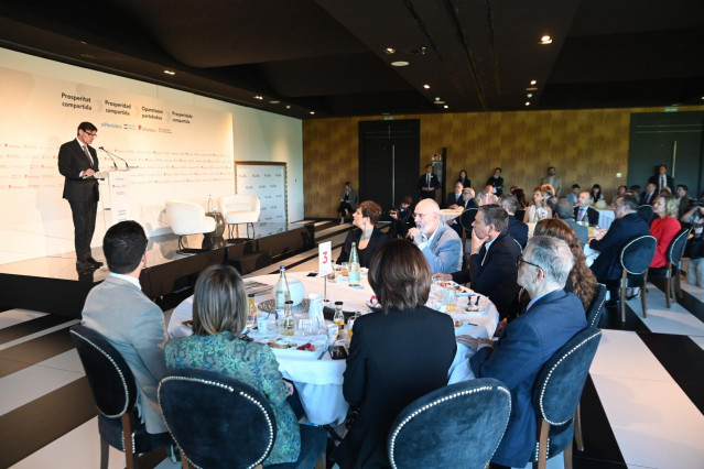 El presidente de la Generalitat de Cataluña, Salvador Illa, participa en un desayuno informativo, organizado por El Periódico de Aragón, a 23 de mayo de 2025, en Zaragoza, Aragón (España).