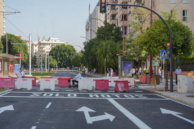 Archivo - La avenida Luis de Morales tras la obra por la ampliación del tranvía en Sevilla