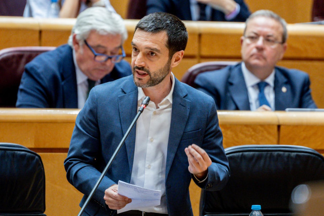 Archivo - El ministro de Derechos Sociales, Consumo y Agenda 2030, Pablo Bustinduy.