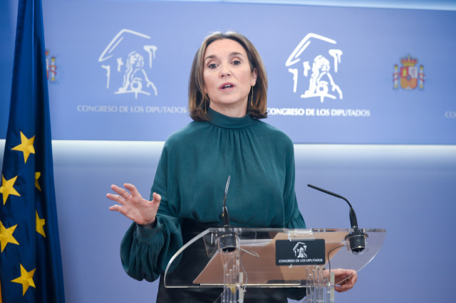 Archivo - La secretaria del PP, Cuca Gamarra, ofrece una rueda de prensa en el Congreso de los Diputados.