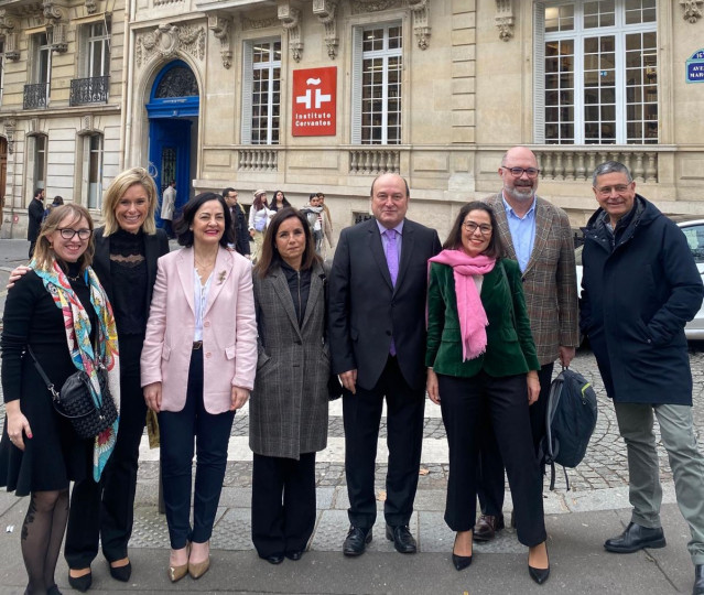 Archivo - El expresidente del EBB  del PNV, Andoni Ortuzar, ante el edificio de la calle Marceau de París, que fue sede el Gobierno Vasco en el exilio