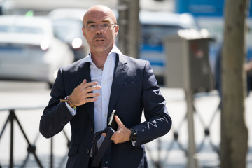 Archivo - El líder de VOX en Bruselas, Jorge Buxadé, a su salida de los juzgados de Plaza de Castilla, a 5 de julio de 2024, en Madrid (España).