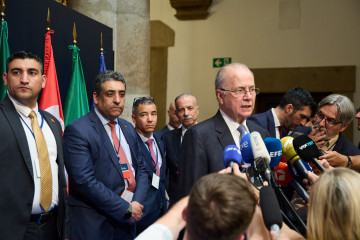 El primer ministro y ministro de Asuntos Exteriores de la Autoridad Palestina, Mohamed Mustafa, atiende a los medios de comunicación, a 25 de mayo de 2025, en Madrid (España).