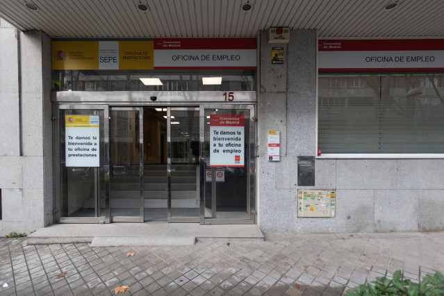 Archivo - Fachada de la oficina del INEM, a 4 de marzo de 2025, en Madrid (España).